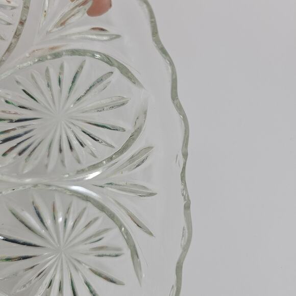 VINTAGE GLASS BOWLS - Picture 6 of 9